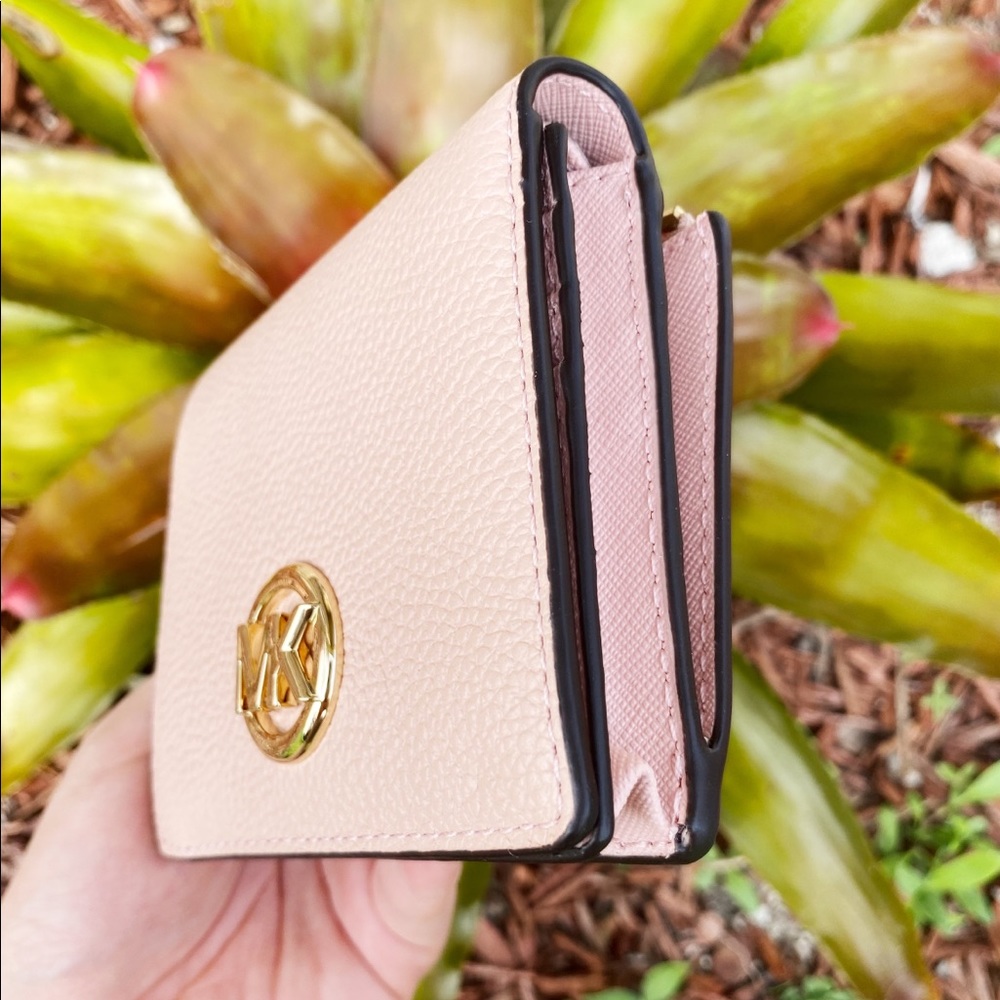 Gaby’sBags👜💕- NWT Michael Kors Wallet Pink - Picture 2 of 6